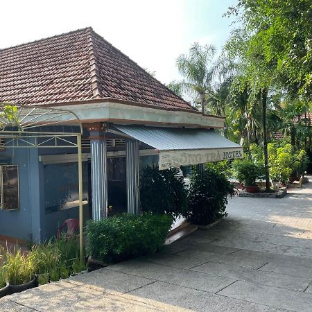Song Tra Hotel Thu Dau Mot Exterior foto
